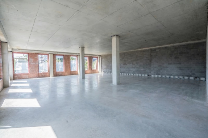 Purpose built hospitality floor plate with open plan layout